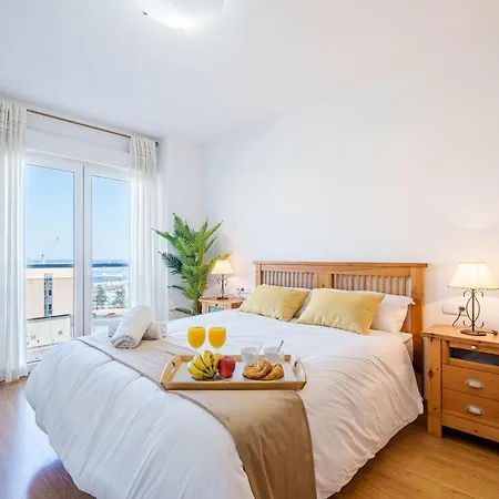 Soho & Sea Views -parking
