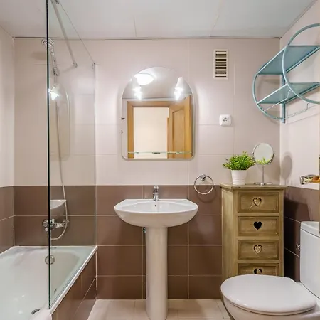 Soho & Sea Views -parking Apartment