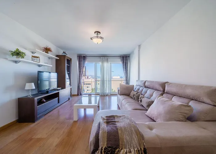 Soho & Sea Views -parking Apartment