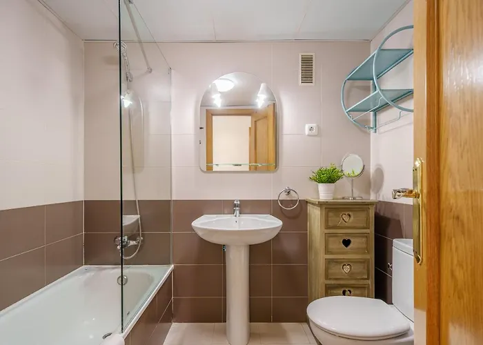 Soho & Sea Views -parking Apartment